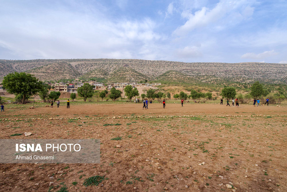 در روستاهای مختلف دهستان میلاس  در استان چهار محال و بختیاری تب فوتبال همه بچه‌های این روستاها را درگیر کرده است.