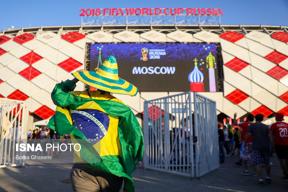 در حاشیه دیدار تیم‌های فوتبال برزیل و صربستان