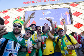 در حاشیه دیدار تیم‌های فوتبال برزیل و صربستان
