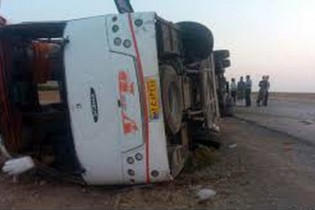 آخرین اخبار از حادثه واژگونی اتوبوس زائران عراقی در مسیر مشهد به اصفهان