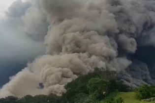 فوران چندباره آتشفشانی در اندونزی