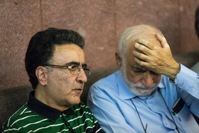 مصطفی تاجزاده (چپ) در مراسم ختم محمد بسته نگار