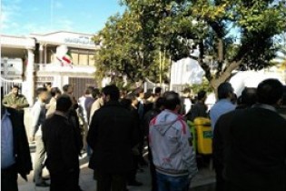 تجمع اعتراضی مردم ساری در مقابل استانداری