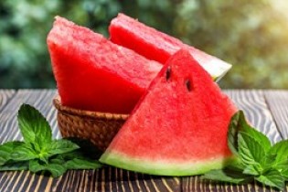 برای تامین آب بدن در تابستان هندوانه بخورید