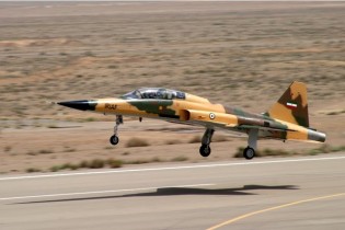 رونمایی از نخستین هواپیمای جنگنده ایرانی/ «کوثر» به پرواز درآمد