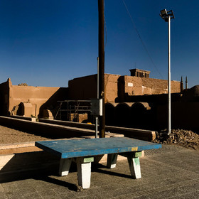 وسایل بازی در یکی از میدانگاه های کوچک محله فهادان