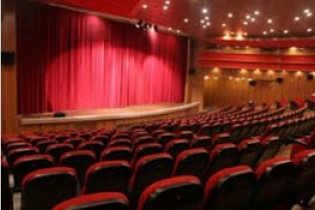 تکذیب  شایعه تعطیلی سینماها به دلیل کمبود لامپ پروژکتور