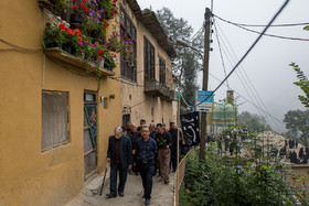 پس از پایان مراسم سنج‌زنی، مردم سه محله دیگر به سمت مسجدبر حرکت می‌کنند تا مراسم عزاداری را در کنار هم آغاز کنند.