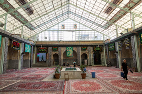 صحن مسجد شیخ غلام حسین که در دهه اول محرم پذیرای عزاداران است.