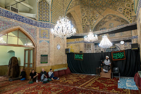 برگزاری مراسم عزاداری در شبستان اصلی مسجد «شیخ غلام‌حسین»