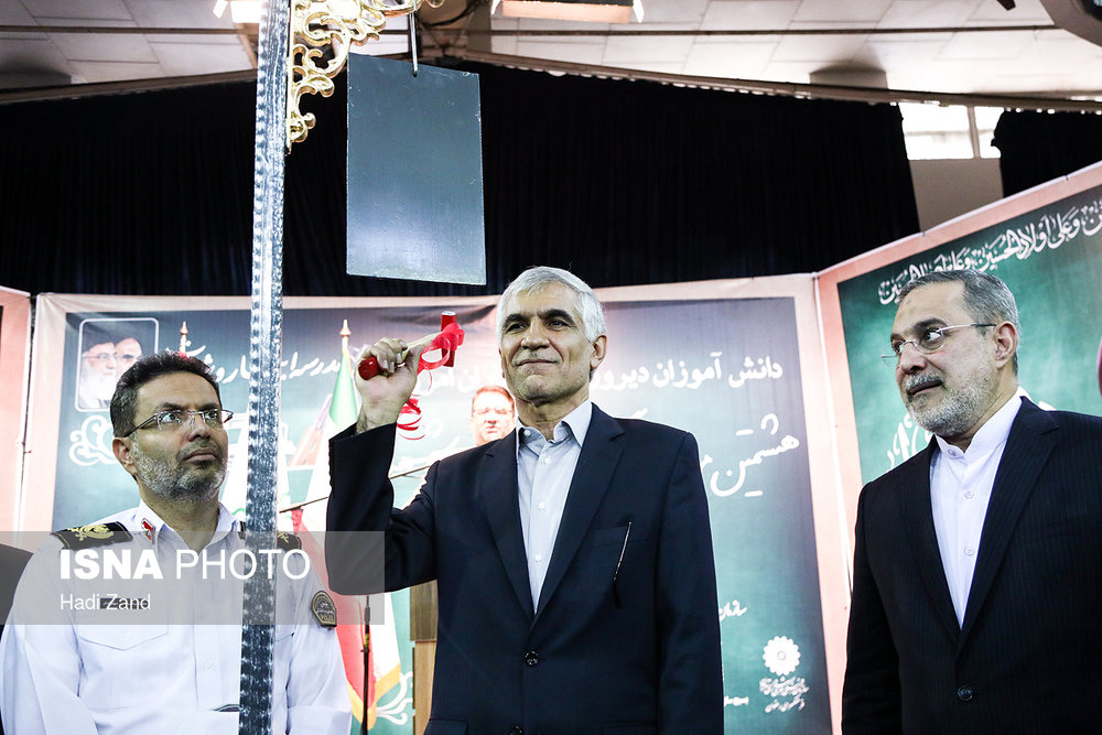 نواخته شدن زنگ دانش آموز شهید توسط محمد علی افشانی، شهردار تهران