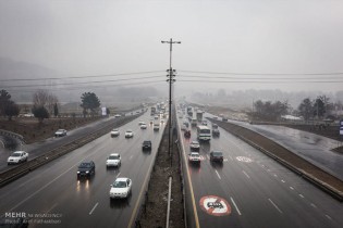 بارش باران در محورهای گیلان/ مه گرفتگی در جاده‌های اردبیل