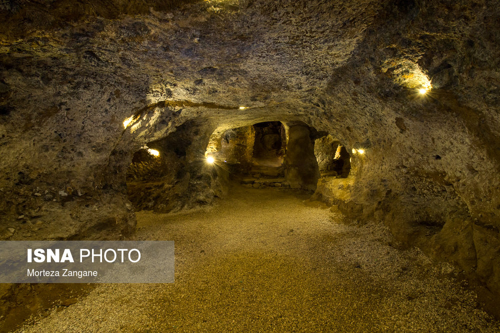 چاه‌های " شهر زیرزمینی کرد علیا" هنوز آب دارد و در عمق ۱۸ متری از سطح شهر زیر زمینی ایجاد شده‌اند.