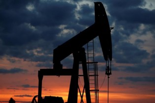 بازارهای نفت دیروز نزدیک به بالاترین قیمت ۴ ساله باقی ماند