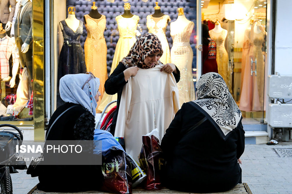 خیابان جنت از قدیم مرکز فروشگاه‌های پوشاک بوده است و غالب مسافرین زوار عراقی برای خرید به آنجا می‌روند.