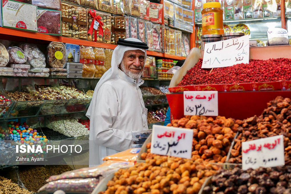با توجه به کم‌یاب و گران‌بودن خشکبار در کشورهای حاشیه خلیج فارس به خصوص عراق، محصولات خشکبار ایران یکی از پرطرافدارترین سوغاتی‌های است که زائران عراقی در مشهد تهیه می‌کنند.