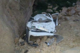 سقوط یک دستگاه پژو به دره