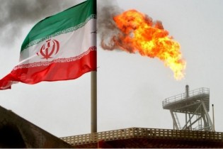 رویترز: آمریکا در زمینه تحریم‌های نفتی ایران نرمش به خرج می‌دهد