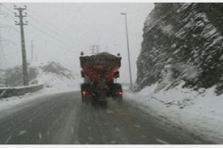 ترافیک سنگین در آزادراه کرج-تهران/  بارش برف در محور هراز