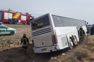 عامل انسانی، علت واژگونی اتوبوس فارس اعلام شد