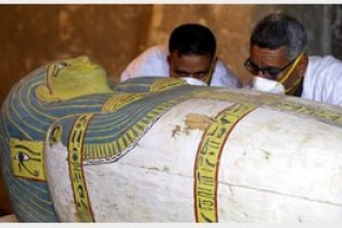 تصاویری از جسد مومیایی 3 هزارساله یک زن در مصر