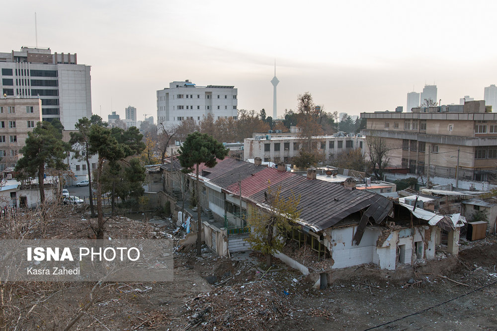 خانه های تخریب شده در محدوده کوی کارخانه بعد از صدور حکم تخلیه املاک اطراف دانشگاه