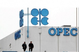 روسیه تا ۲۰۰ هزار بشکه تولید نفت خود را کاهش می‌دهد/قیمت بالا رفت