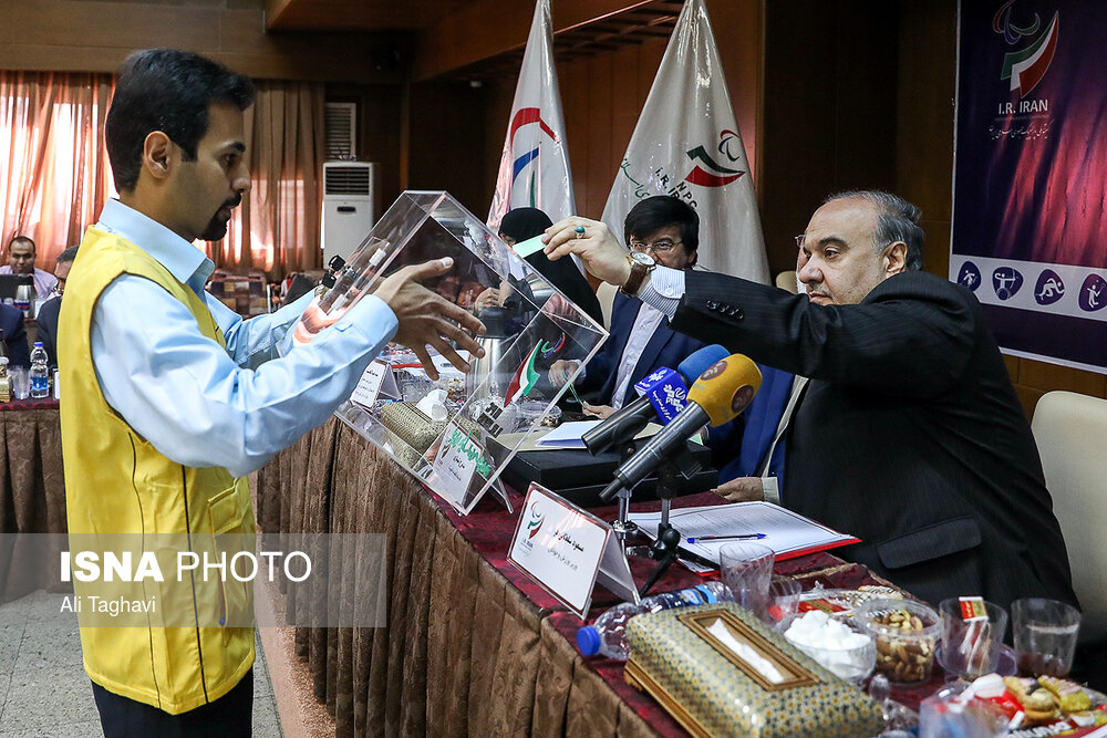 مسعود سلطانی فر در حال رای گیری انتخابات کمیته ملی پارالمپیک