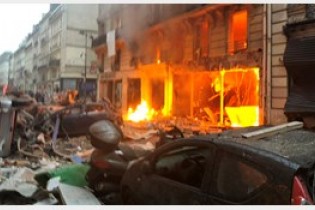 انفجار مهیب در پاریس وحشت به راه انداخت