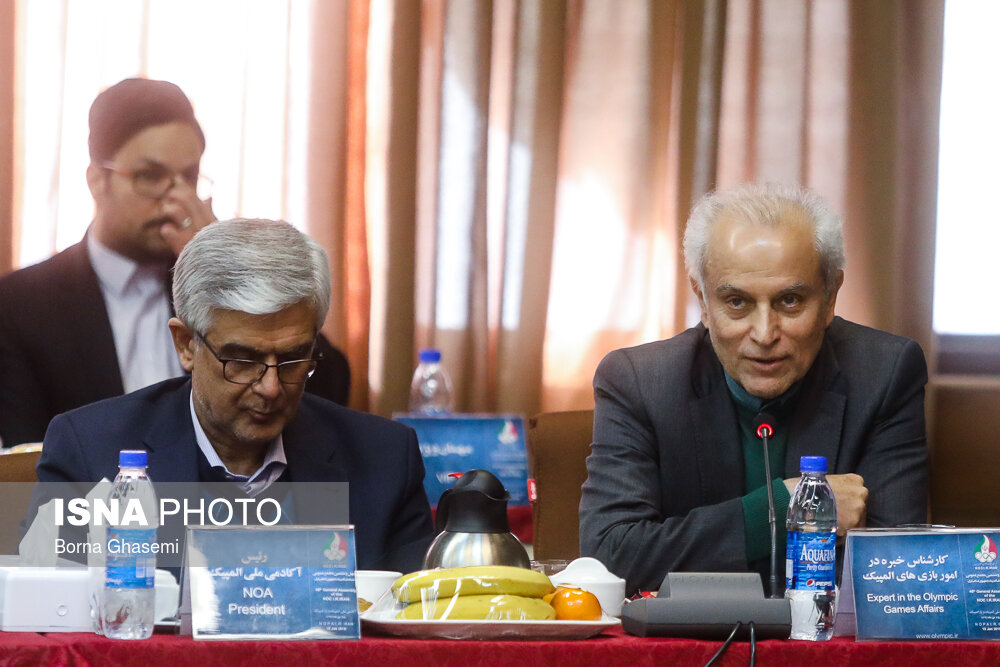 سجادی ( سرپرست تیم ایران در بازیهای اسیایی اندونزی ) در مجمع عمومی کمیته ملی المپیک