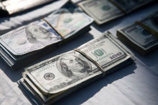 کشف دلارهای قاچاق در گمرک بازرگان