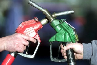 کمیسیون تلفیق درباره قیمت بنزین در سال ۹۸ هنوز هیچ تصمیمی نگرفته‌ است