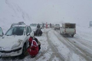 توضیحات پلیس‌راه درباره ریزش بهمن و ترافیک سنگین در جاده چالوس