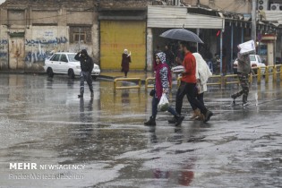 اغلب مناطق کشور بارانی است/ فردا هوای تهران صاف می‌شود