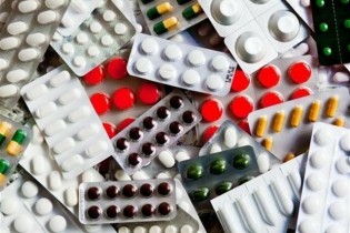 دولت با اختصاص یارانه به تولیدکنندگان از افزایش قیمت دارو پرهیز کند