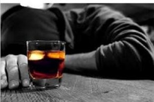مسمومیت ناشی از مشروبات الکلی 10 نفر را راهی بیمارستان کرد
