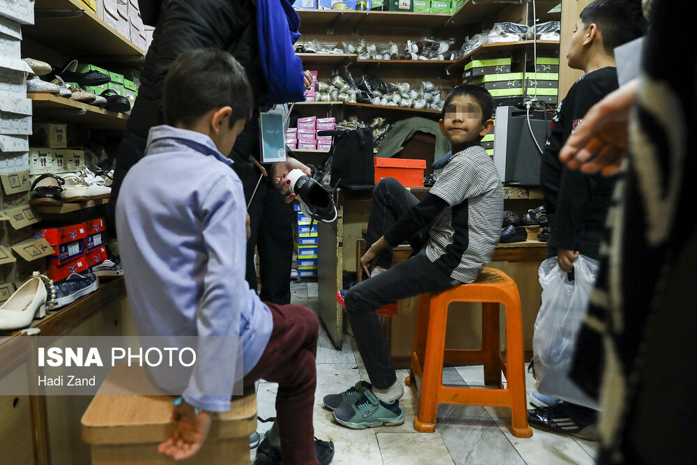 خرید شب عید کودکان آسیب دیده از کارتن خوابی و اعتیاد