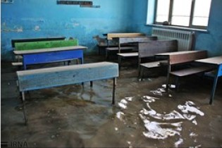 تخریب 19 مدرسه پلدختر
