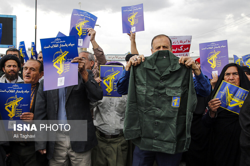 راهپیمایی نمازگزاران جمعه شیراز در حمایت از سپاه
