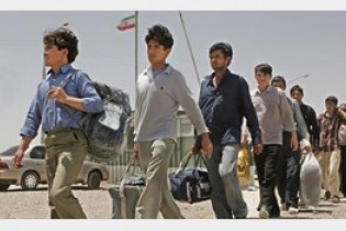 عراقچی:اخراج افغان‌ها از ایران مطرح نیست