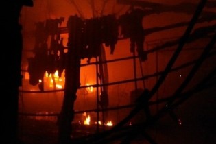 اتصال سیم‌های برق باعث آتش سوزی در بازار تبریز شد