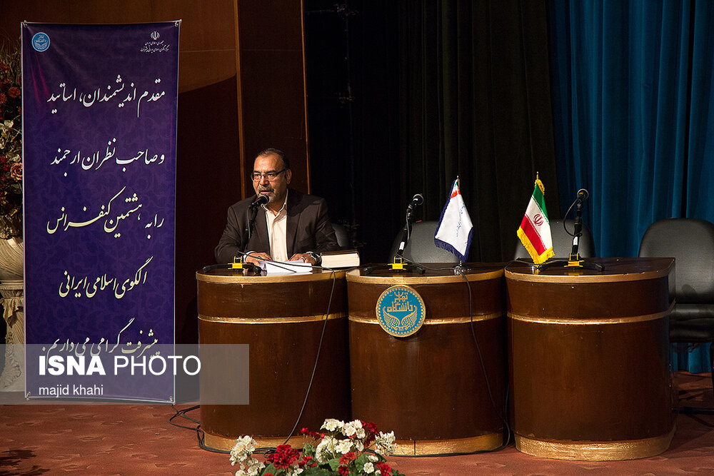 علی متقیان مدیر عامل خبرگزاری ایسنا در هشتمین اجلاس الگوی اسلامی ایرانی پیشرفت
