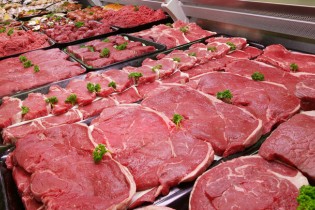قیمت منطقی گوشت کیلویی ۷۵ هزار تومان است؛ دلالان اجازه نمی‌دهند!
