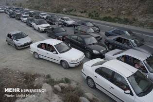 ترافیک سنگین درمحور چالوس/ ترافیک نیمه سنگین در آزادراه تهران_کرج