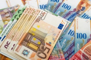 نرخ رسمی یورو کاهش و پوند افزایش یافت / دلار ثابت ماند