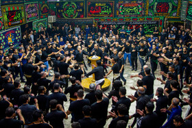 آیین سینه زنی بوشهری در شب عاشورای حسینی