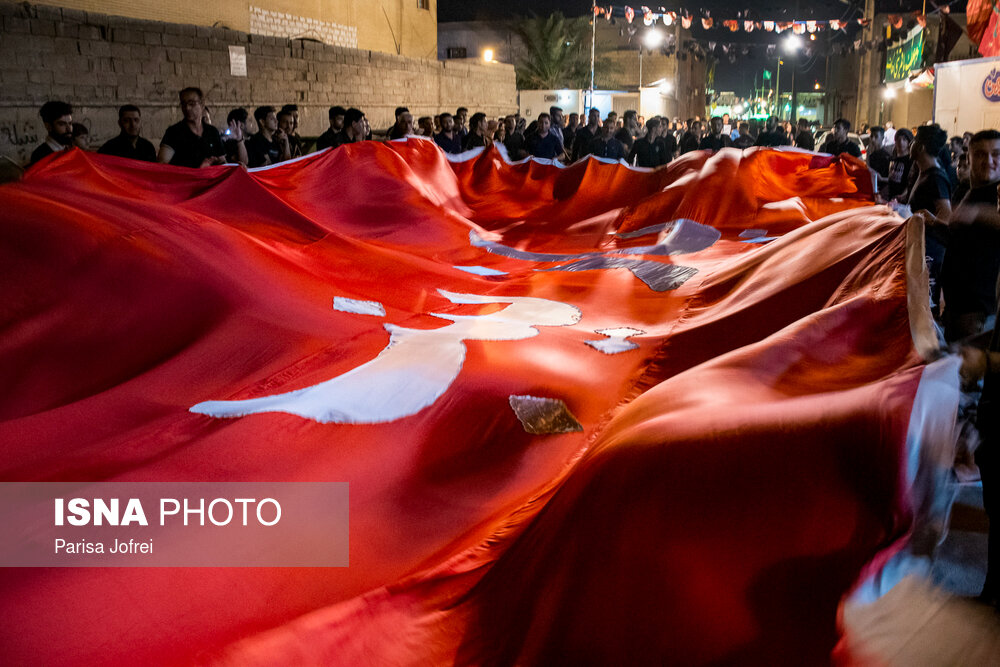 آیین گل‌مالی عرب‌های مقیم بوشهر در شب عاشورای حسینی