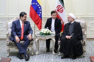 روحانی: مقاومت ملت‌های ایران و ونزوئلا و به شکست کشاندن توطئه‌های آمریکا تحسین برانگیز است