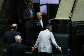 حضور محمد جواد ظریف در صحن علنی مجلس - ۱۲ آبان