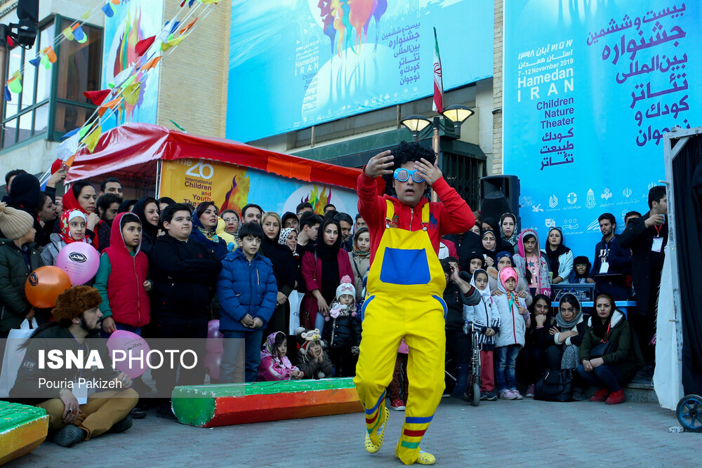 نمایش خیابانی "کومودور" از همدان در بیست و ششمین جشنواره بین المللی تئاتر کودک و نوجوان